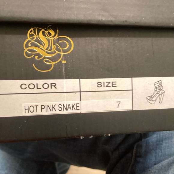 New Strappy Caged Elastane
Harness Chunky
Platform high Heel
Sandals - Picture 8 of 8